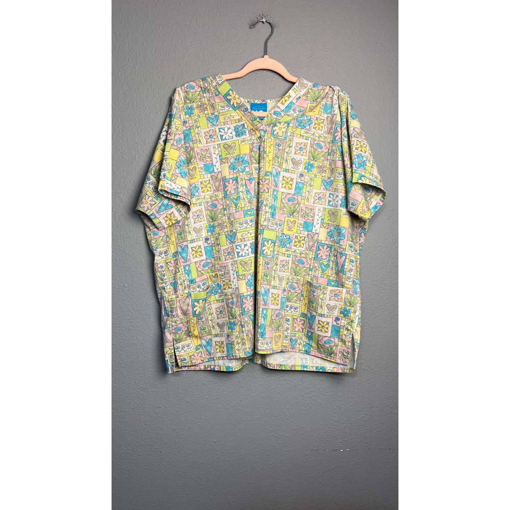 Scrub HQ Womens V-Neck Scrub Top Multicolor Floral Heart Patchwork Print Dental